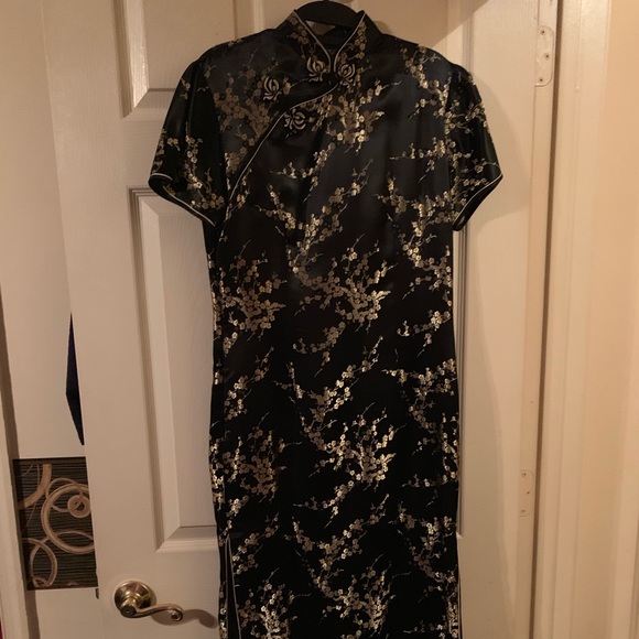 Dress - Picture 2 of 8